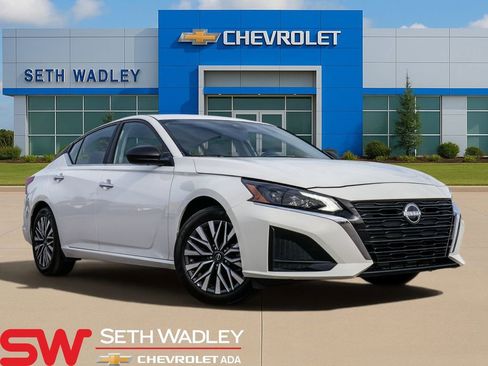 Used 2025 Nissan Altima 2.5 SV FWD image 1