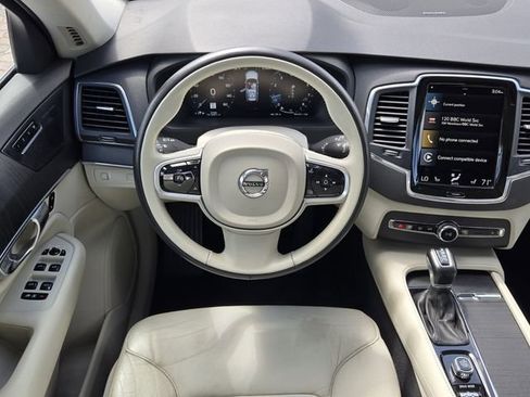 Used 2020 Volvo XC90 T5 Momentum w/ Protection Package Premier FWD image 15