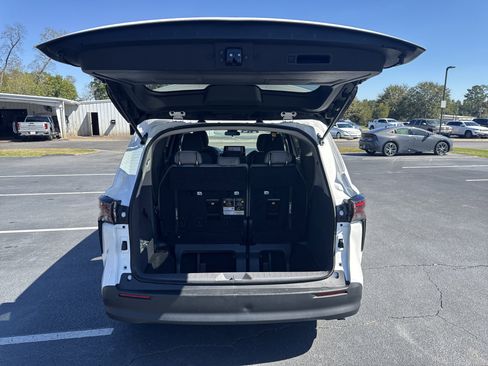 Used 2024 Toyota Sienna LE image 36