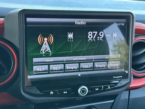 Used 2018 Toyota Tacoma TRD Sport w/ Technology Package RWD image 19