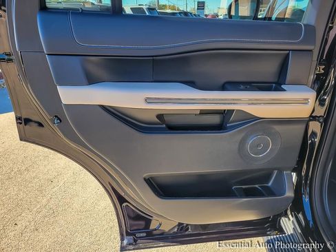 Used 2024 Ford Expedition XLT image 21