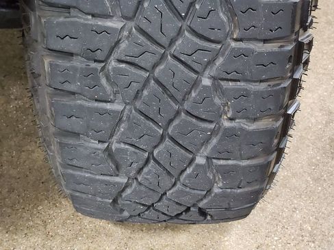 Used 2023 GMC Canyon AT4X image 29