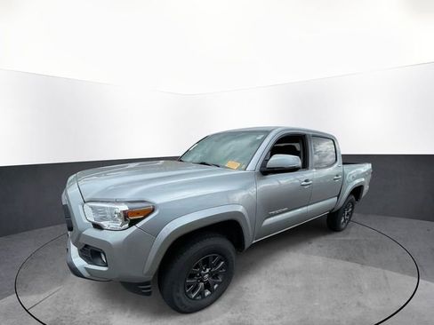 Used 2023 Toyota Tacoma SR5 w/ Technology Package AWD/4WD image 3