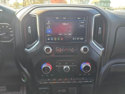Used 2022 GMC Sierra 1500 AT4 w/ AT4 Premium Package image 10