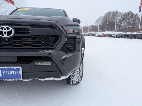 Used 2024 Toyota Tacoma TRD Off-Road image 11