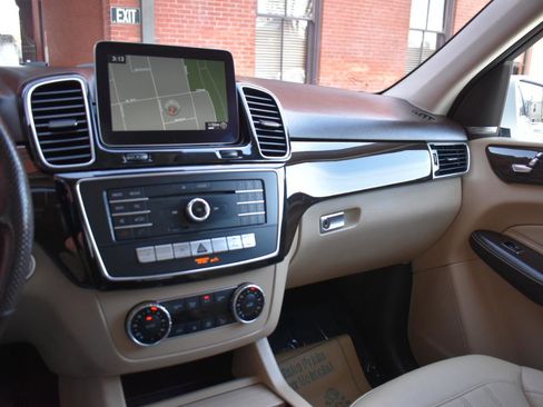 Used 2018 Mercedes-Benz GLE 350 GLE 350 4MATIC SUV image 23