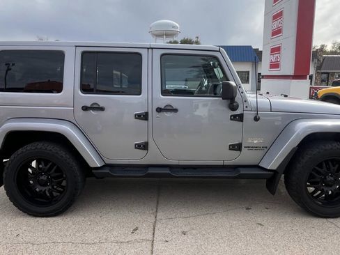 Used 2015 Jeep Wrangler Unlimited Sahara w/ Dual Top Group image 5