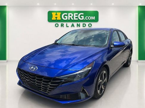 Used 2022 Hyundai Elantra SEL w/ Convenience + Premium Package FWD image 4