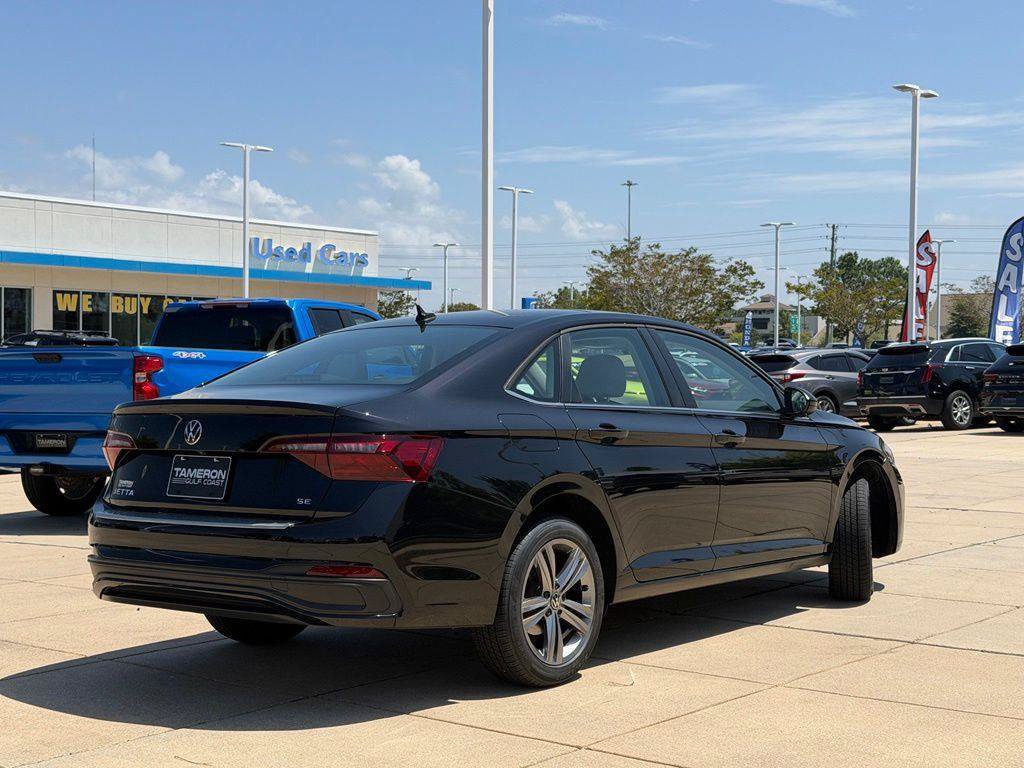 Used 2023 Volkswagen Jetta SE w/ Panoramic Sunroof Package FWD image 7
