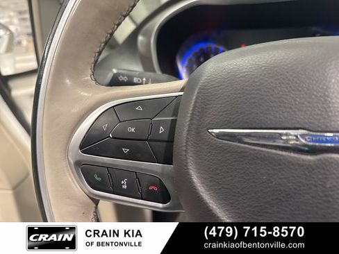 Used 2019 Chrysler Pacifica Limited image 27