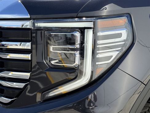 Used 2025 GMC Sierra 1500 SLT image 6