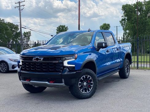 Used 2022 Chevrolet Silverado 1500 ZR2 w/ Technology Package image 2