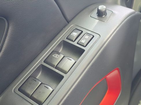 Used 2025 Nissan Frontier Pro-X RWD image 17