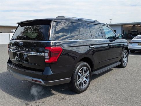 Used 2024 Ford Expedition Limited image 3