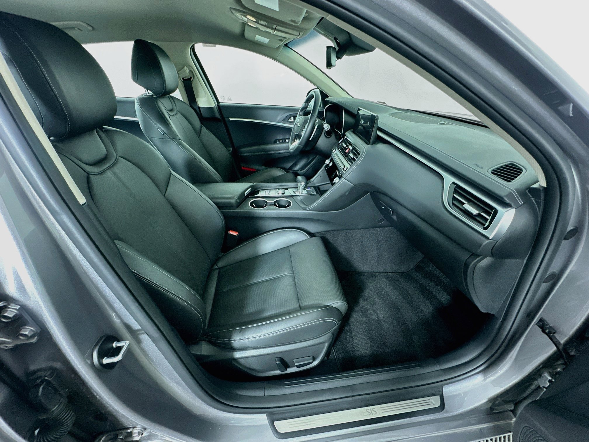 Used 2026 Genesis G70 2.5T RWD image 32