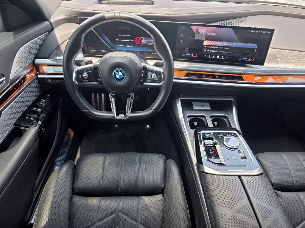 Used 2023 BMW i7 xDrive60 AWD/4WD image 13