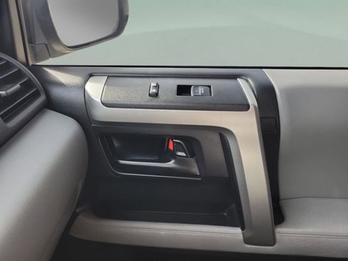 Used 2013 Toyota 4Runner SR5 RWD image 10
