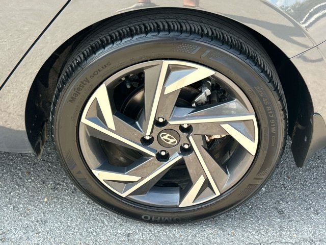 Used 2024 Hyundai Elantra SEL w/ Convenience Package FWD image 11