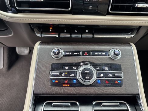 Used 2020 Lincoln Aviator Reserve w/ Equipment Group 202A image 37