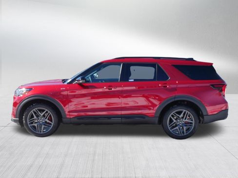Used 2026 Ford Explorer ST-Line w/ ST-Line Street Pack image 4