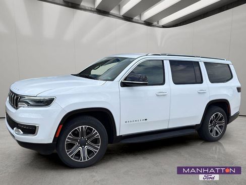 Used 2024 Jeep Wagoneer Series II w/ Flexible Seating Group RWD image 1