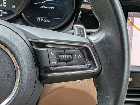Certified 2023 Porsche Macan AWD/4WD image 9