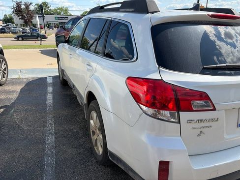 Used 2011 Subaru Outback 2.5i Limited w/ PWR Moonroof Pkg AWD/4WD image 7