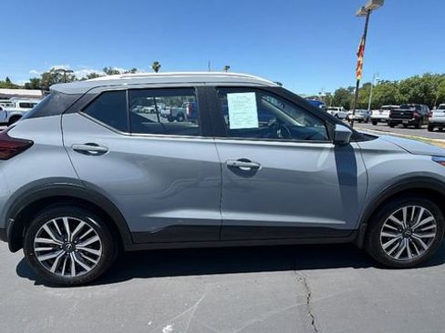 Used 2024 Nissan Kicks SV FWD image 3
