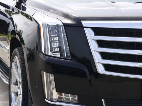 Used 2020 Cadillac Escalade ESV Premium Luxury RWD image 9