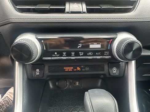 Used 2019 Toyota RAV4 LE w/ All Weather Liner Package AWD/4WD image 33