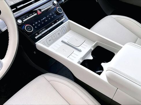 Certified 2025 Hyundai Santa Fe Calligraphy image 17