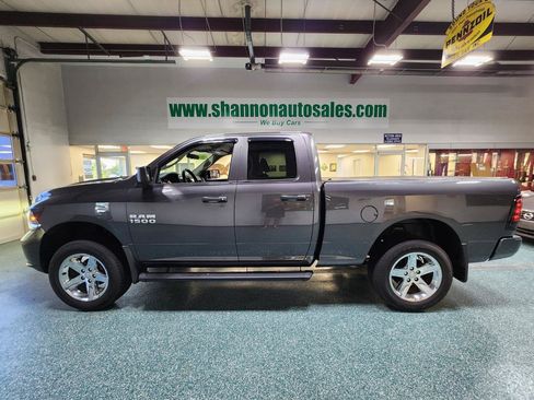 Used 2017 RAM 1500 Express AWD/4WD image 11
