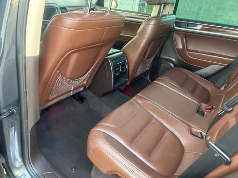 Used 2012 Volkswagen Touareg TDI image 20