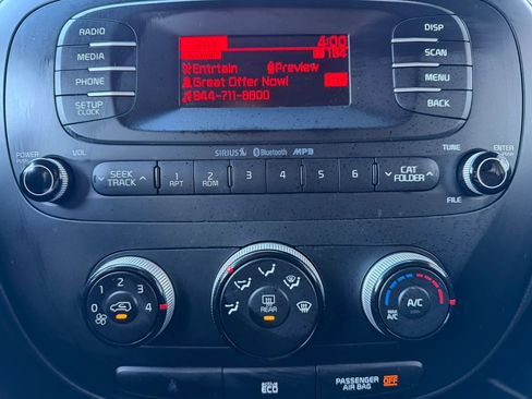 Used 2015 Kia Soul + image 19