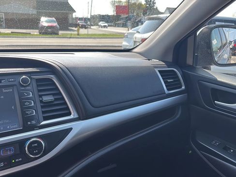 Used 2017 Toyota Highlander XLE image 29