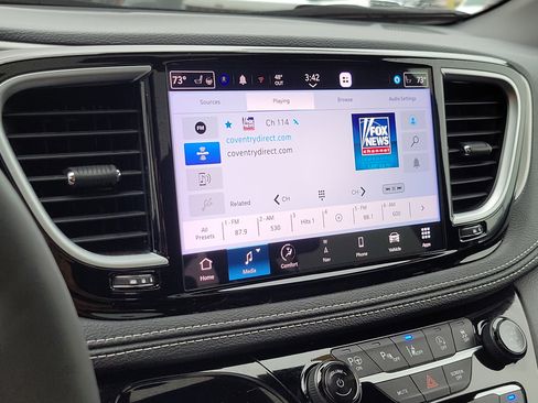 Used 2024 Chrysler Pacifica Limited w/ S Appearance Package image 15