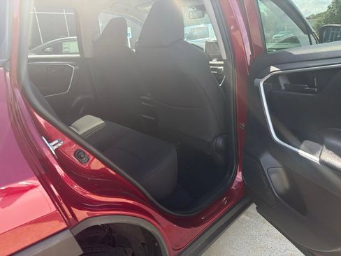 Used 2021 Toyota RAV4 LE AWD/4WD image 14