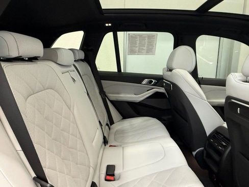 Used 2024 BMW X5 xDrive40i w/ Premium Package AWD/4WD image 8