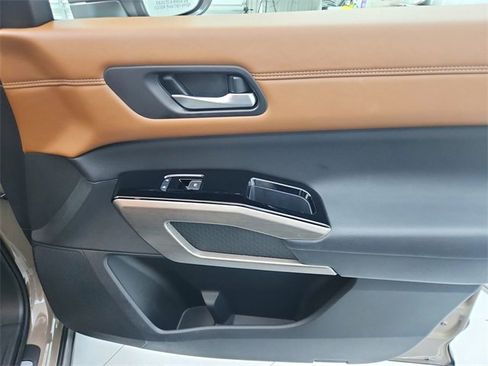 Used 2024 Nissan Pathfinder Platinum w/ Cargo Package image 42