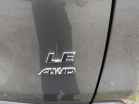 Used 2021 Toyota RAV4 LE AWD/4WD image 19