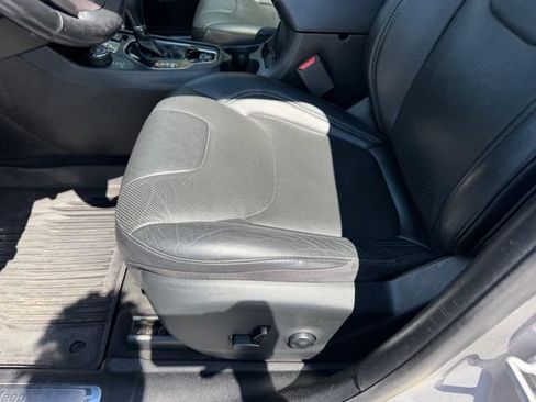Used 2020 Jeep Cherokee Limited AWD/4WD image 22