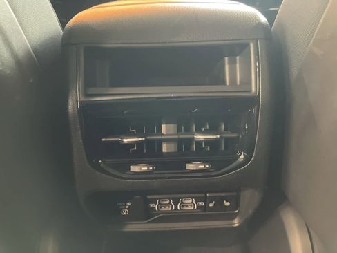 Used 2023 Jeep Grand Cherokee Limited image 26