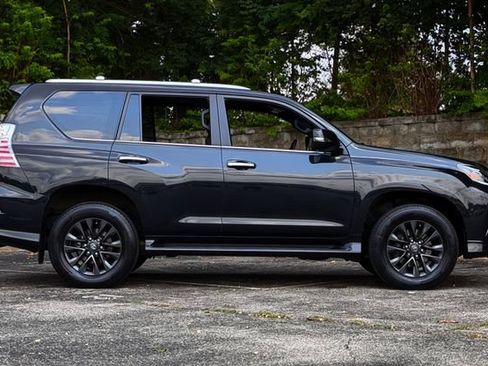 Used 2023 Lexus GX 460 Premium w/ Premium Package AWD/4WD image 3