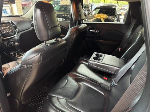 Used 2016 Jeep Cherokee Trailhawk w/ Leather Interior Group AWD/4WD image 13