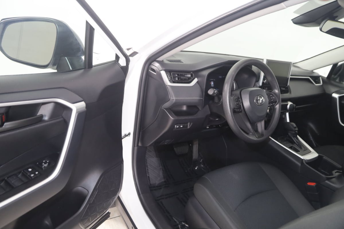 Used 2025 Toyota RAV4 LE AWD/4WD image 36