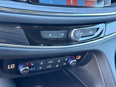 Used 2019 Buick Enclave Premium AWD/4WD image 27