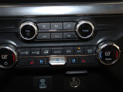 Used 2021 Ford F150 Lariat w/ Trailer Tow Package image 30