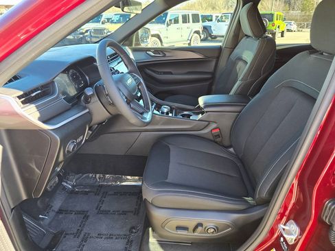 New 2025 Jeep Grand Cherokee Laredo X w/ Luxury Tech Group I image 6