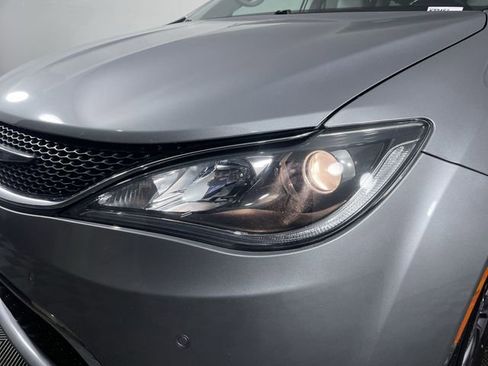 Used 2019 Chrysler Pacifica Touring-L Plus w/ Advanced Safetytec Group image 49