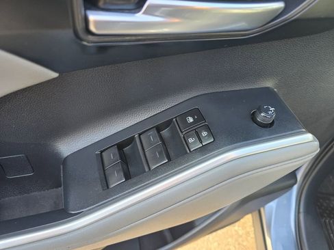 Used 2023 Toyota Highlander XLE AWD/4WD image 17